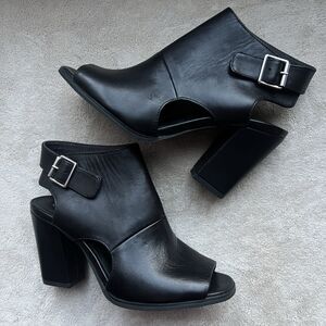 NEW Seychelles Battery Black Leather Open Toe Block Heel Bootie Sandals Women 6